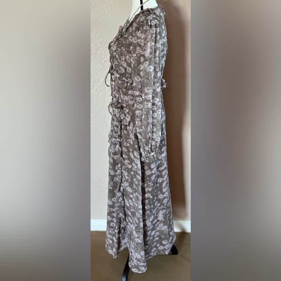 Storia Floral Ruffled Dress - Picture 5 of 9